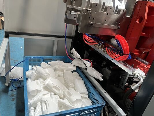 Economical Automatic Blow Moulding Machine Incorporating Iml Feature Designed for PE PP Materials